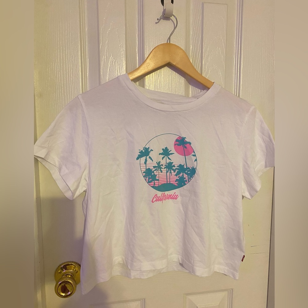 •Levis California Crop Top!🌴